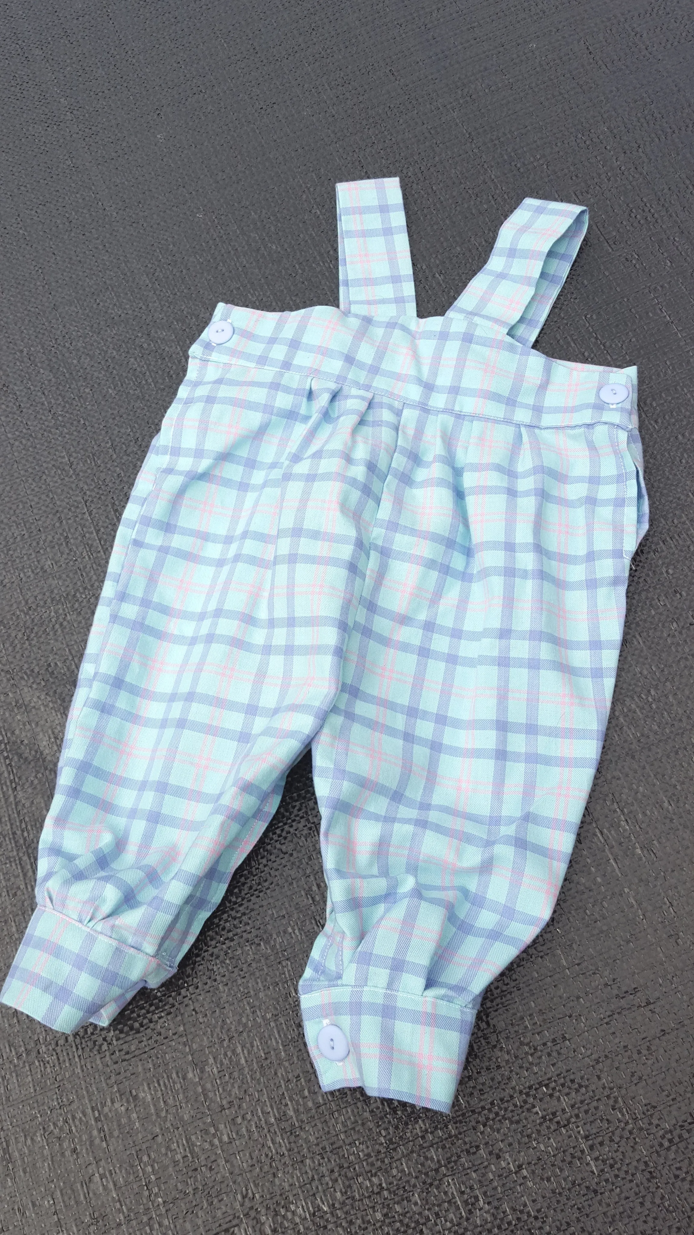 Boys or girls Baby dungarees from 6 to 9 months